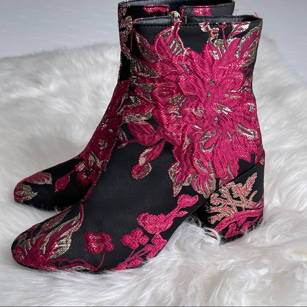 Size 8 Black / Pink Embroidered Design Booties
